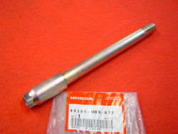 Axe de roue AV de XR650 00/07