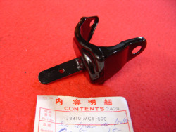 Support clignotant AV droit de CX400/500 EC 82 CX650ED 83 33410-MC5-000
