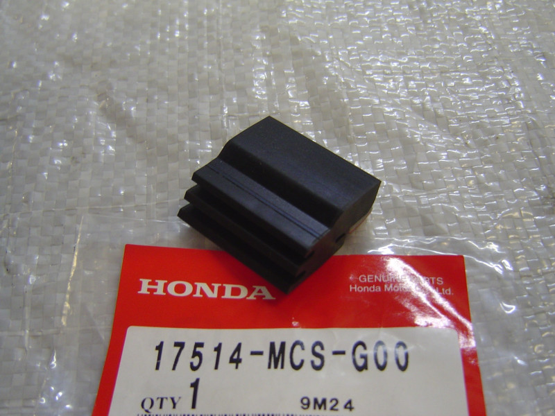 Silentbloc réservoir Honda ST1300 02-14 | Réf. 17514MCSG00