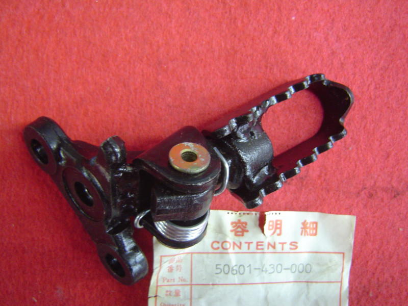Repose-pied avant droit Honda CR250R RZ – Réf. 50601430000