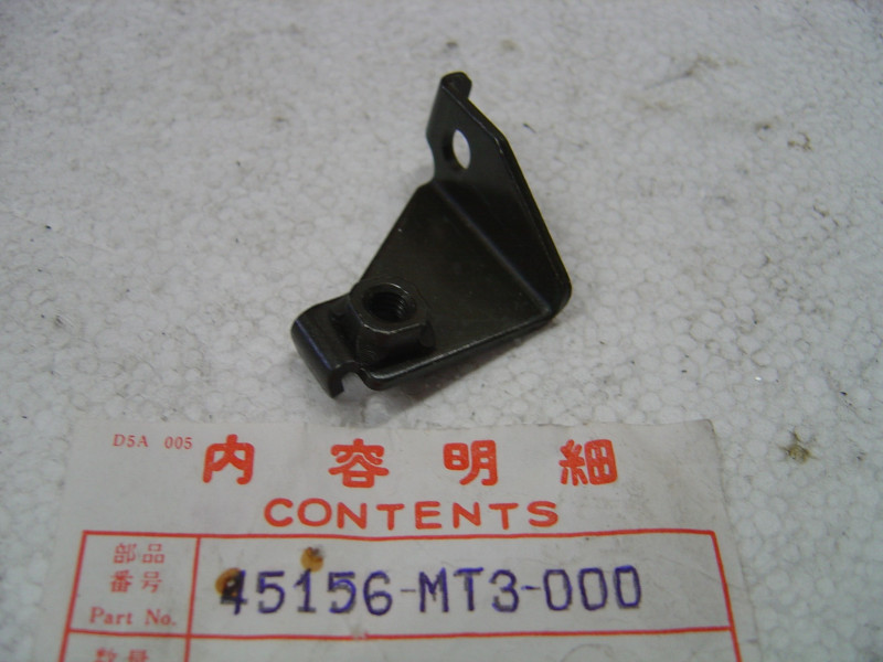 Tôle maintien câble frein Honda – Réf. 45156MT3000