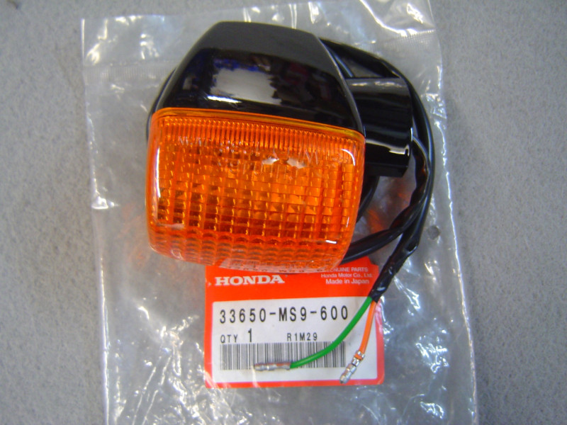 Clignotant AR gauche Honda NTV650 88-97 | Réf. 33650MS9600