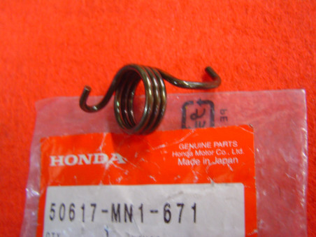 Ressort rappel repose-pied droit Honda | Réf. 50617MN1671