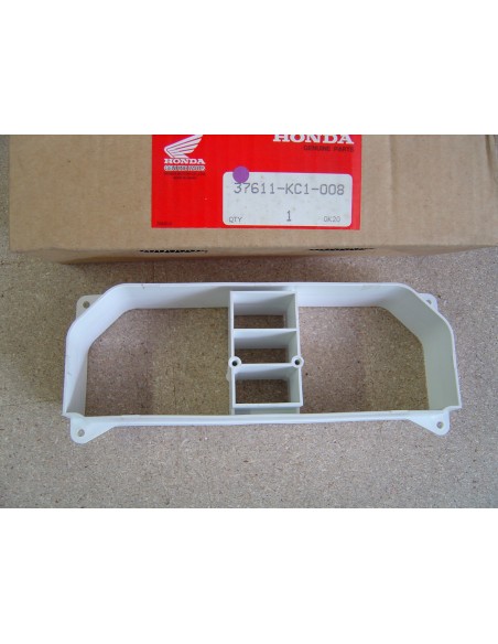 Boitier intérieur du tableau de bord de CB125 TD 82-84 HONDA 37611-KC1-008