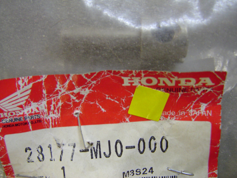 Axe ressort tendeur Honda CBX750 CB750FE Seven Fifty 28177MJ0000