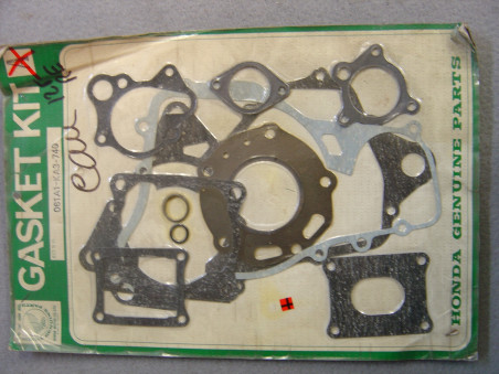 Pochette de joints moteur Honda CR215RE 84 - Réf 061A1KA3740