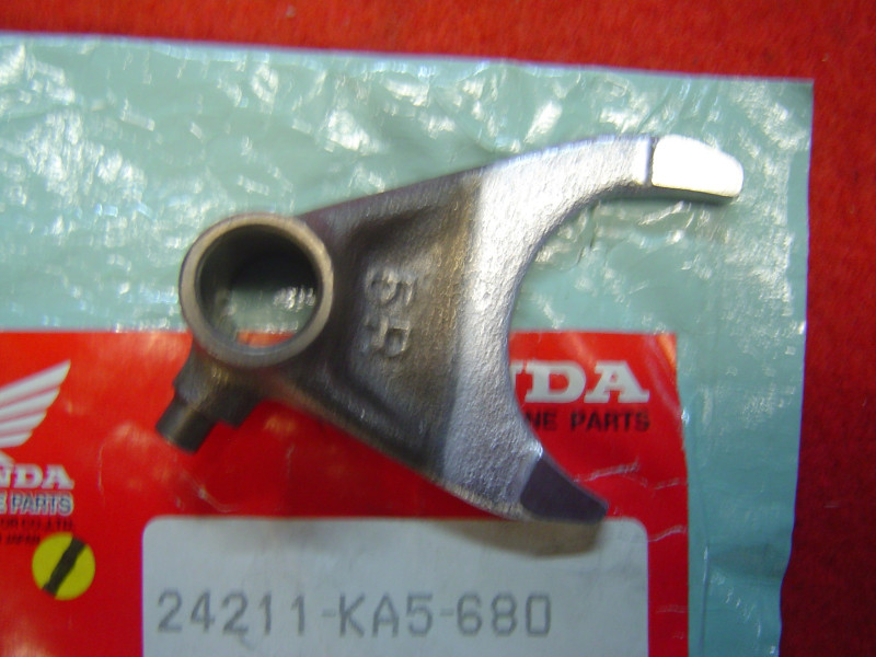 Fourchette boîte de vitesse Honda CR480R 83 - 24211KA5680