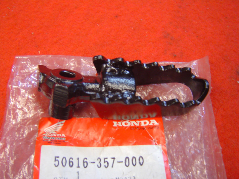 Repose-pied avant droit Honda CR125 CR250 - Réf. 50616357000