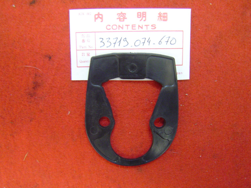 Caoutchouc feu arrière Honda Z50A ST50 ST70 SL125 - 33719-074-670