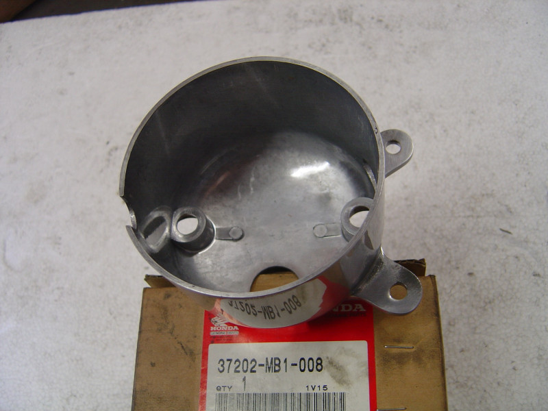 Cuvelage chromé compteur Honda VF750CC/CD/CE - Réf. 37202MB1008
