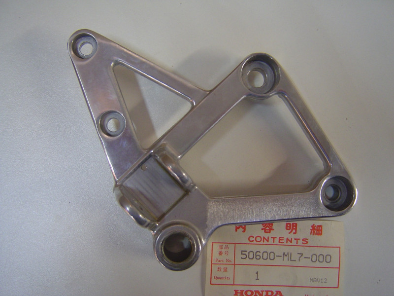 Platine Repose-Pied Droit Honda VFR750 1986 - Réf. 50600ML7000