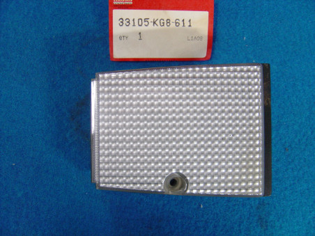 Cache droit blanc Honda NH125 83 - Réf. 33105KG8611