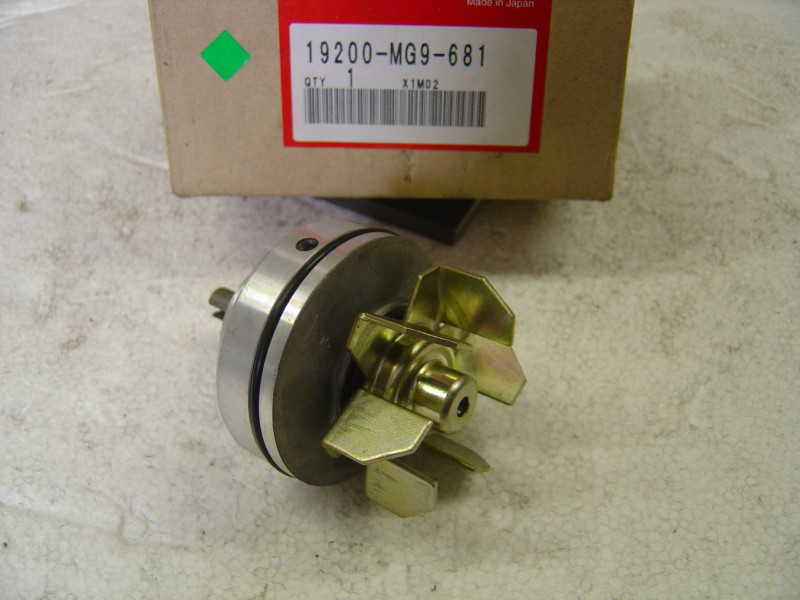 Pompe à eau Honda GL1000 GL1100 GL1200 - 19200-MG9-681