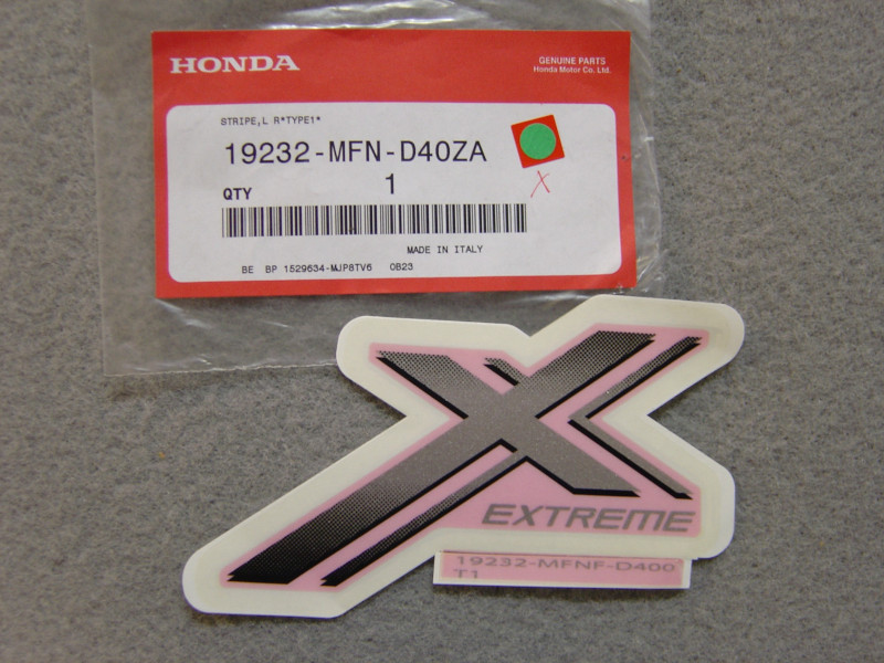 Décor autocollant gauche radiateur Honda CB1000R 09 – Réf. 19232MFND40ZA