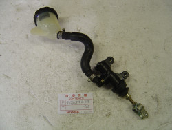Maitre cylindre de frein AR complet de CBX400-550 CBR900RR valeur Honda 284.5