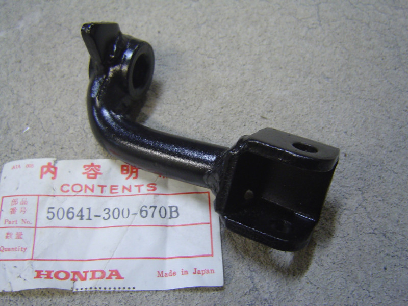 Support repose-pied gauche Honda CB750 K0-K6 réf. 50641-300-670B