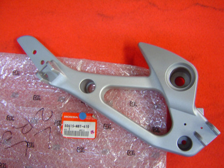 Platine Repose-Pied Droit Honda XL1000V Varadero 50615-MBT-610