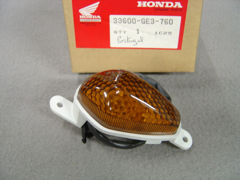 Clignotant Honda NSR50F 93 – Référence 33600GE3760