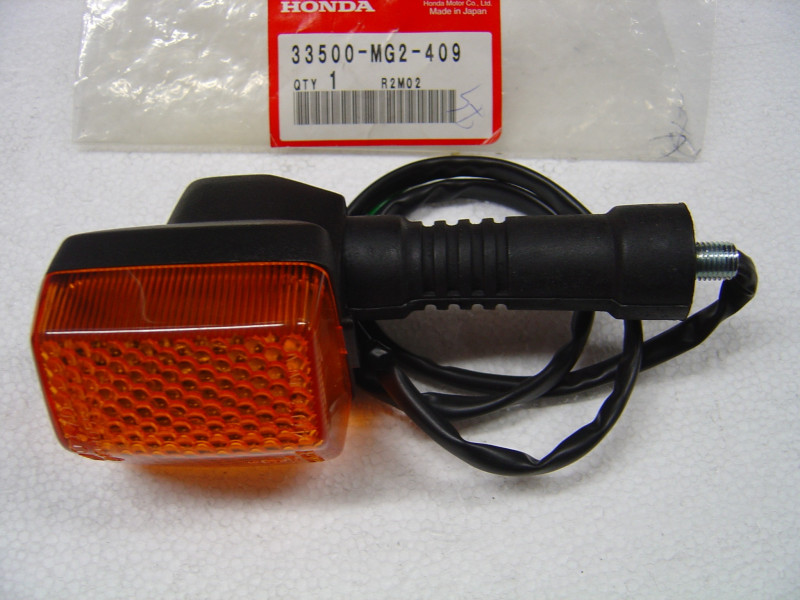 Clignotant arrière droit Honda MTX125RW 87 - Réf. 33500MG2409