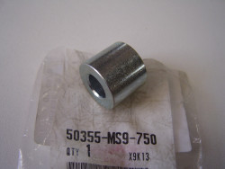 Entretoise de fixation moteur ou béquille suivant modèle pour NTV650 88-97 GL1