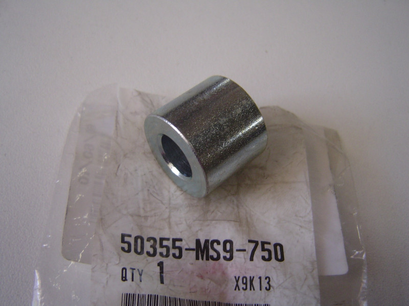 Entretoise fixation moteur/béquille Honda 50355MS9750