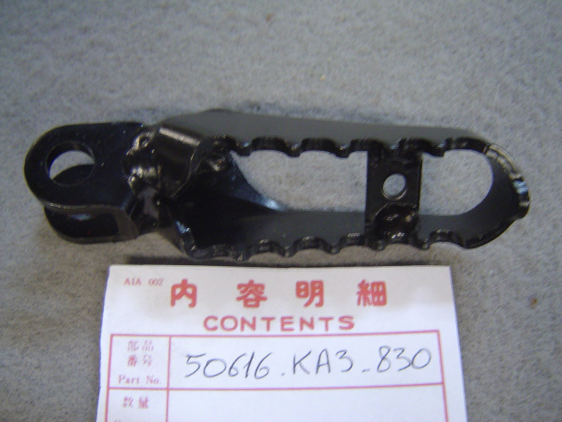 Repose-pied droit Honda CR125 85 – Réf. 50616KA3830