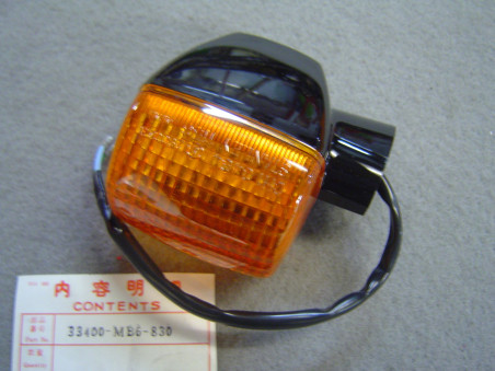 Clignotant avant droit Honda VF1000F2 – Réf. 33400MB6830