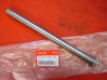 Axe roue arrière Honda 42301KA3710 CR125 CR250 84