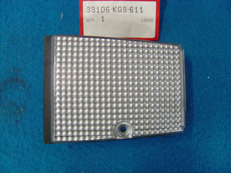 Cache AV gauche blanc Honda CH125 NH125 83 - Réf. 33106KG8611