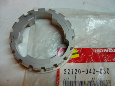 Noix d'embrayage 17 dts Honda 22120-040-030 – Neuve