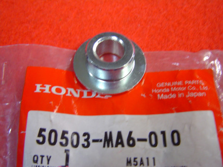 Entretoise épaulée béquille centrale Honda FJS600 FJS400 - 50503MA6010