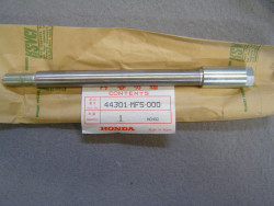 Axe de roue avant de VT500C 83-84 VT500E