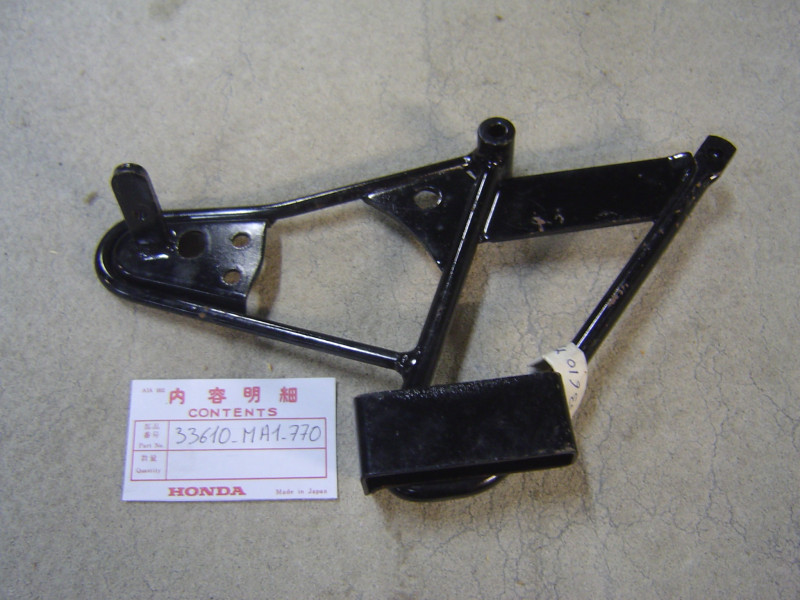 Support de clignotant AR droit de GL500