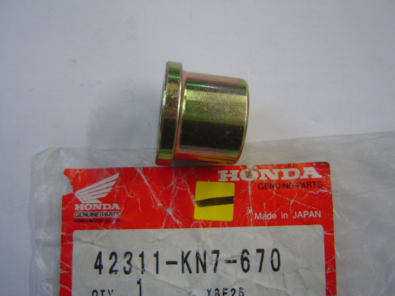Entretoise roue arrière Honda CH125 Spacy - Réf. 42311KN7670