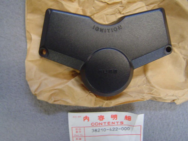 Couvercle Boîte Fusibles Honda Réf. 38210-422-000