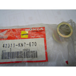 Bague axe roue arrière droite Honda CH125 Spacy 42311-KN7-610