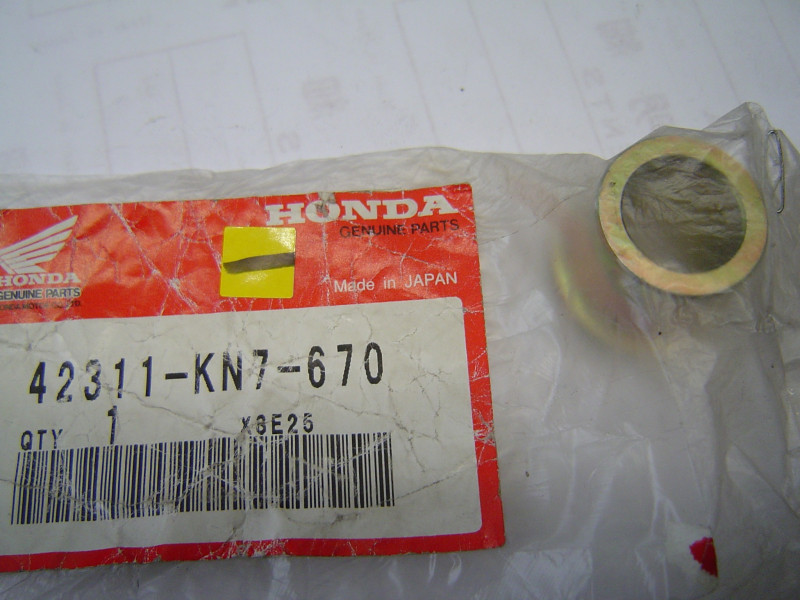 Bague axe roue arrière droite Honda CH125 Spacy 42311-KN7-610