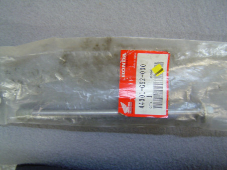 Axe roue avant Honda CR80R 87-89 – Réf. 44301GS2000