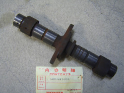Arbre à cames admission du cylindre avant de VF750FD honda 14111-MB2-020
