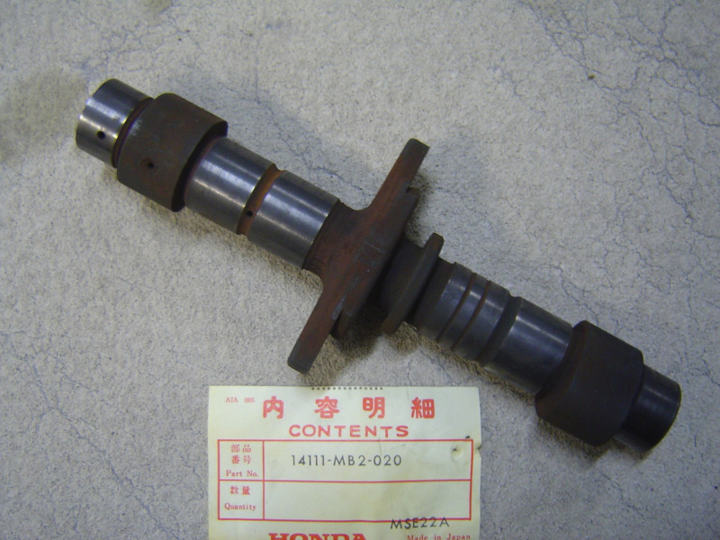 Arbre à cames admission cylindre avant Honda VF750 14111-MB2-020