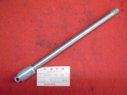 Axe de roue AR de VF750CD CE VF750SD SE