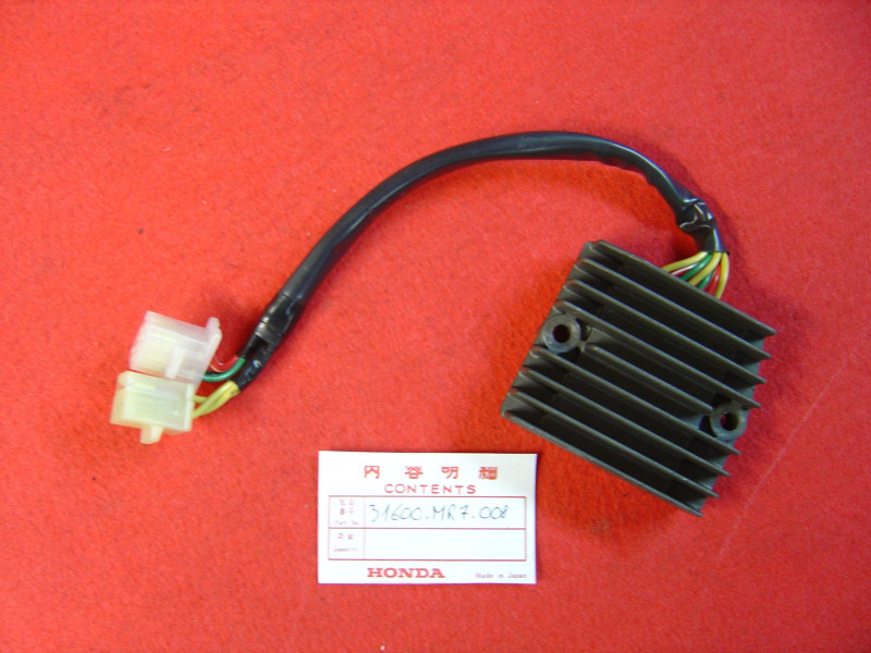 Regulateur / rectifieur de VFR750R RC30 88 marqué SH593A-12 ref remplacement