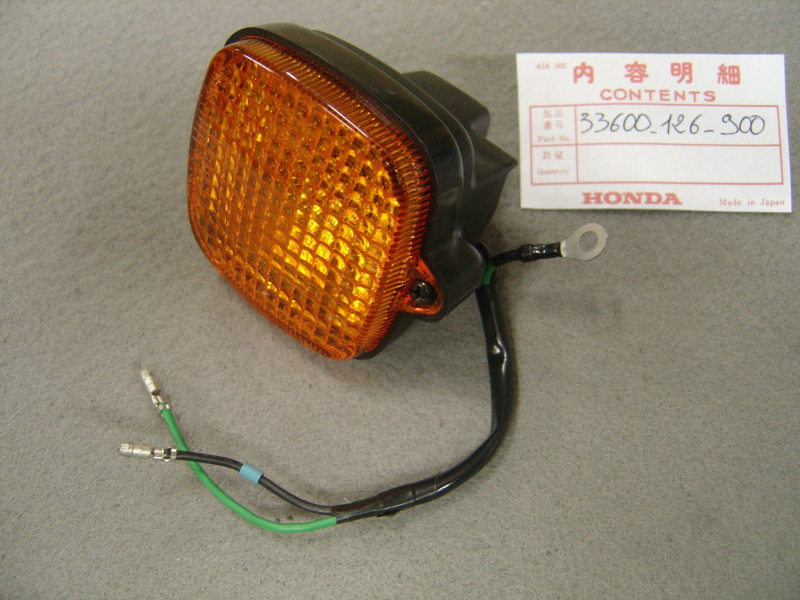 Clignotant AR droit Honda ST50 70-74 - Réf 33600-126-900