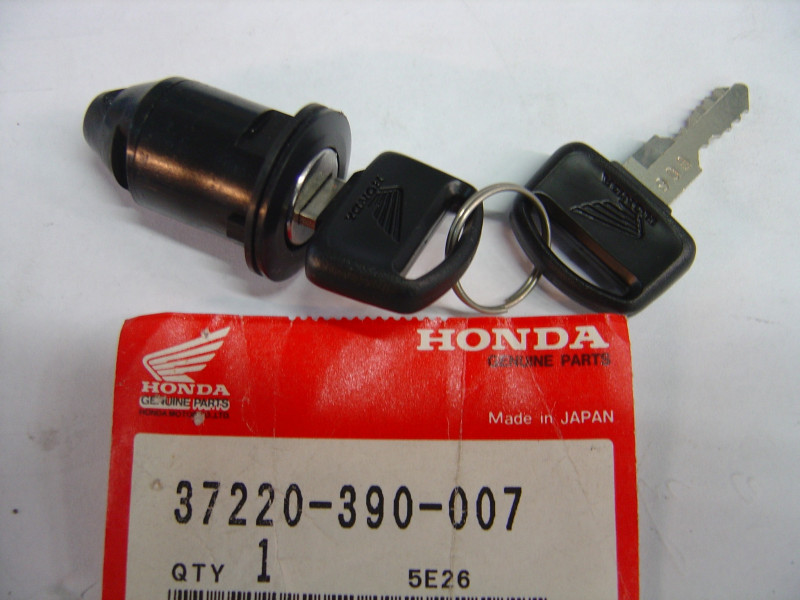 Serrure trappe réservoir Honda CB750 CB550 - Réf 37220390007