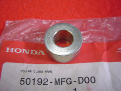 Entretoise moteur coté droit de CB600F 07-10 CBF600 08-10