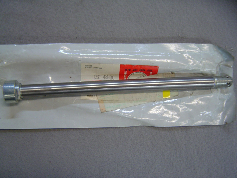 Axe de roue arrière neuf Honda XL250S 1978-80 | 14510-MM9-000