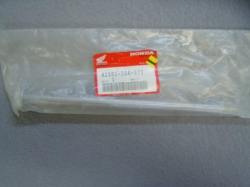 Axe Roue Arrière Honda CB125 CB175 CM125 CM185 - Réf. 42301-304-972