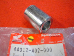 Entretoise de roue avant coté droit de CM125C CM250C CM125T HONDA 44312-402-000