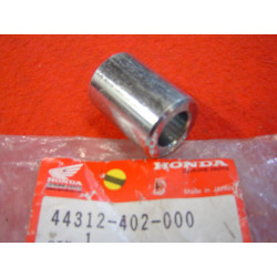 Entretoise de roue avant coté droit de CM125C CM250C CM125T HONDA 44312-402-000