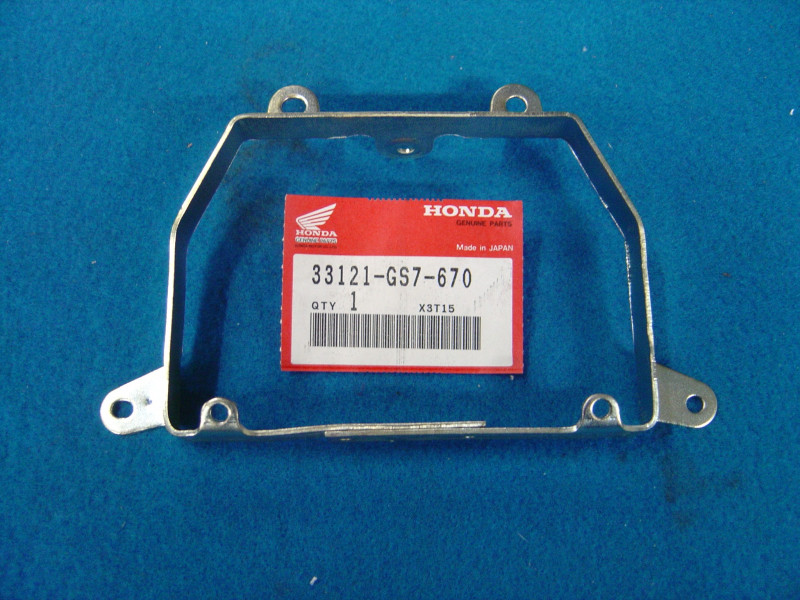 Cadre Phare Honda SA50 88 - Référence 33121-GS7-670